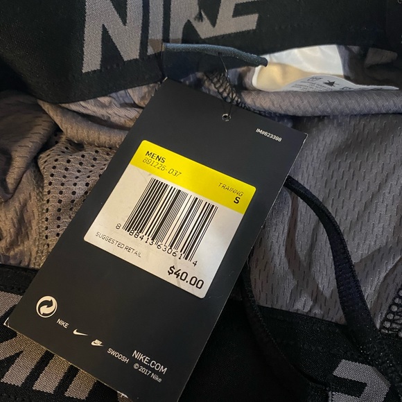 Nike Standard Fit, Dri-FIT Training Short - Picture 2 of 3